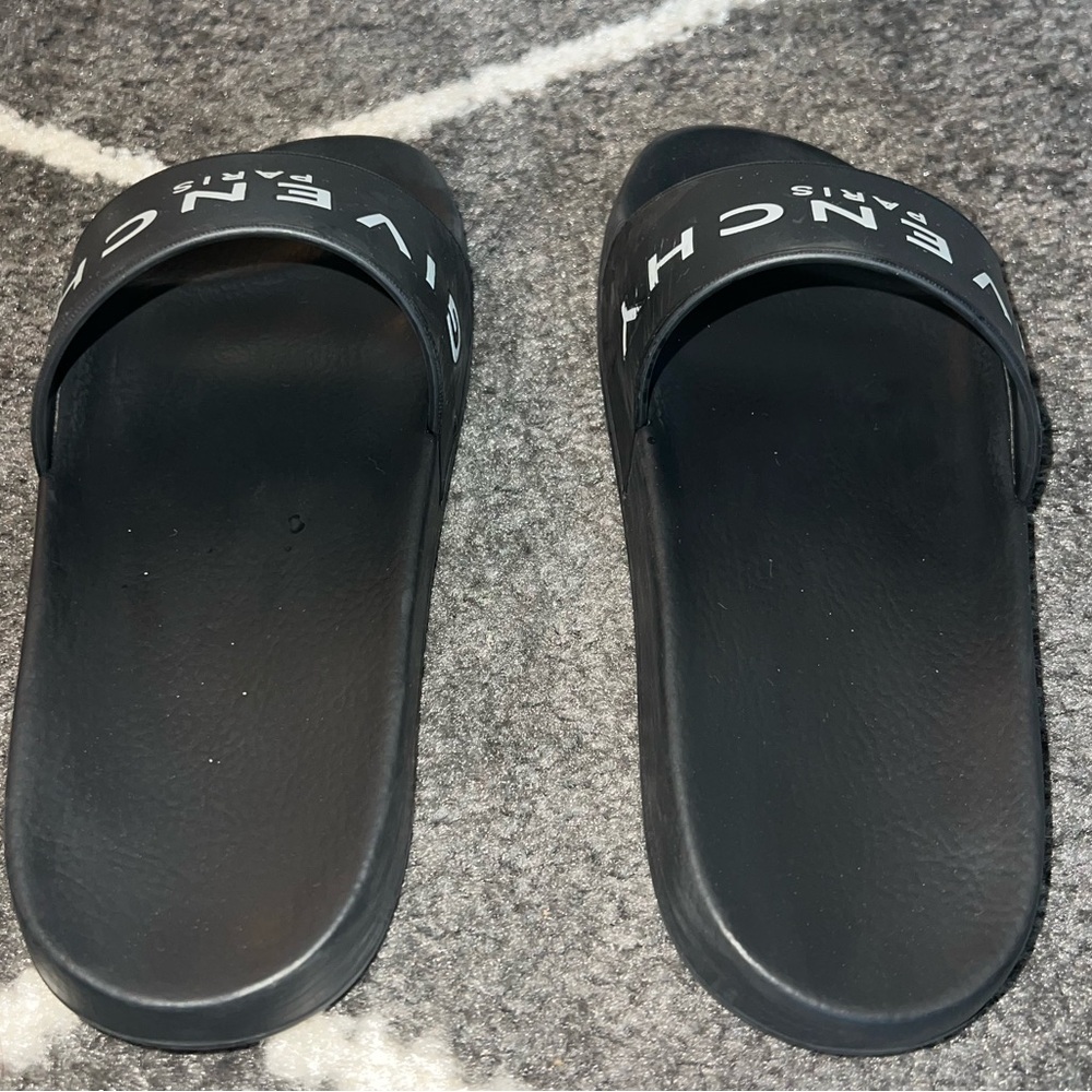 Givenchy Black and White Logo Slides - Picture 4 of 11